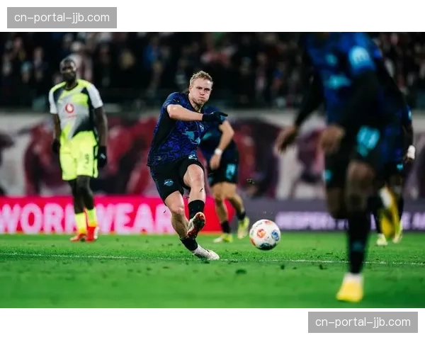 官方：莱比锡前锋塞斯科内收肌轻度拉伤，将缺席接下来两轮联赛