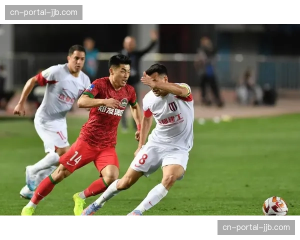 【2026年4月中超联赛·人物·特写特写：38岁老将蒿俊闵替补登场指挥防线，诠释“场上教练”新角色