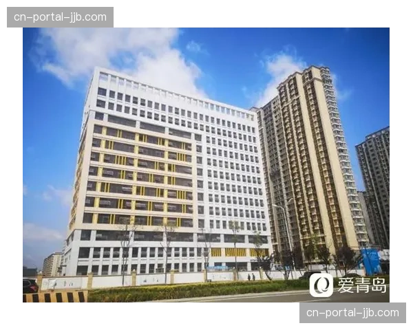 工程进展：新波尔多大球场改建工程按计划推进，预计年底竣工。