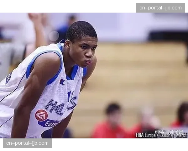 字母哥希腊电视台专访：谈论国家队与密尔沃基的双重责任